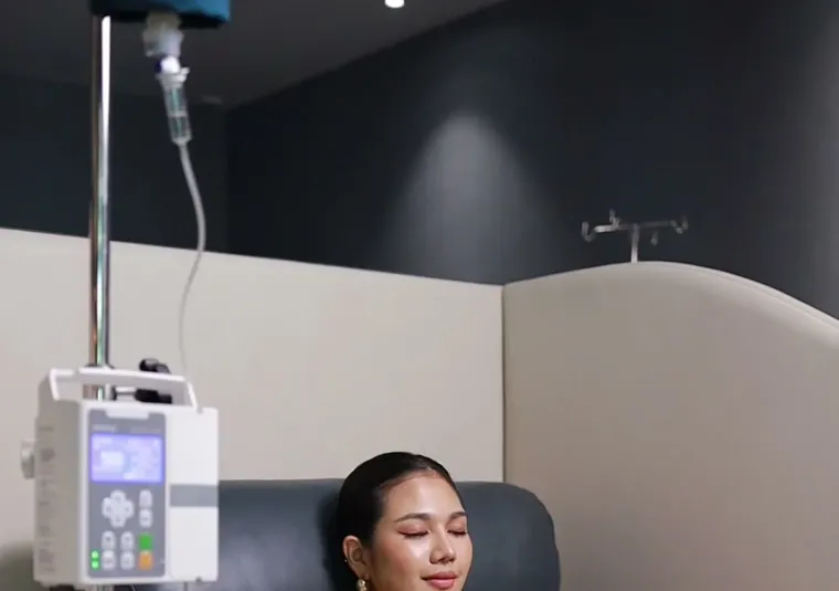 Treatment room with a reclining chair and infusion stand at Quora Medical Wellness