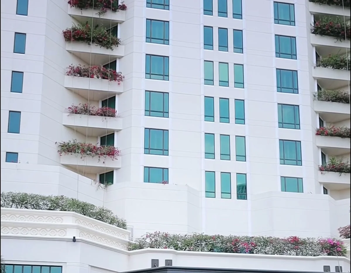 The Peninsula Bangkok, the building housing Quora Medical Wellness